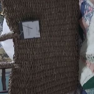 Threshold seagrass basket